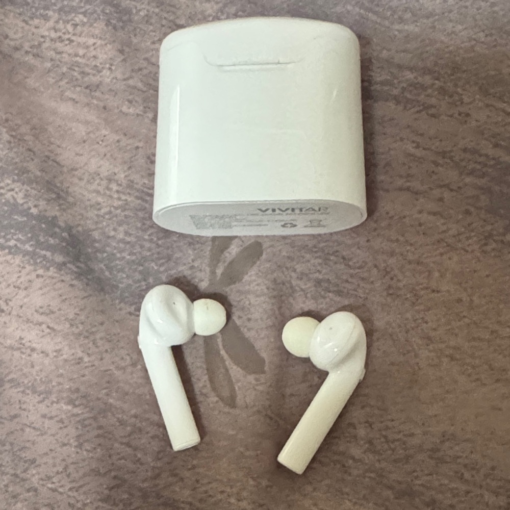 Vivitar brand Bluetooth White Wireless Earbuds with Charging Case.